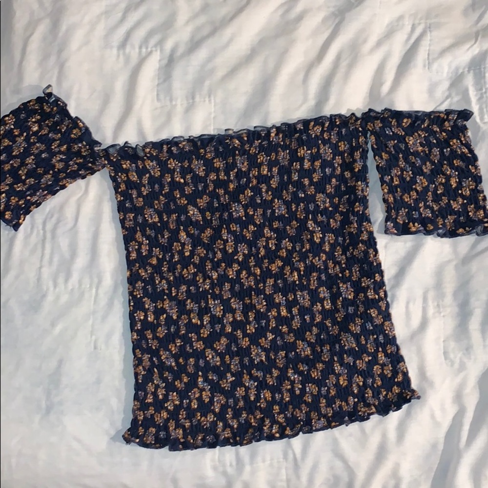 Frill-Trimmed Shirred Top w/ Sleeves